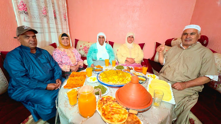 هادو هما الضياف لي جاو عندنا 😂 لالة حادة فرحانة بالرفيسة لي عيبها يونس