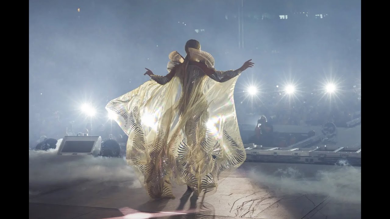Beyoncé River Deep Mountain High Amsterdam 17th Renaissance Tour