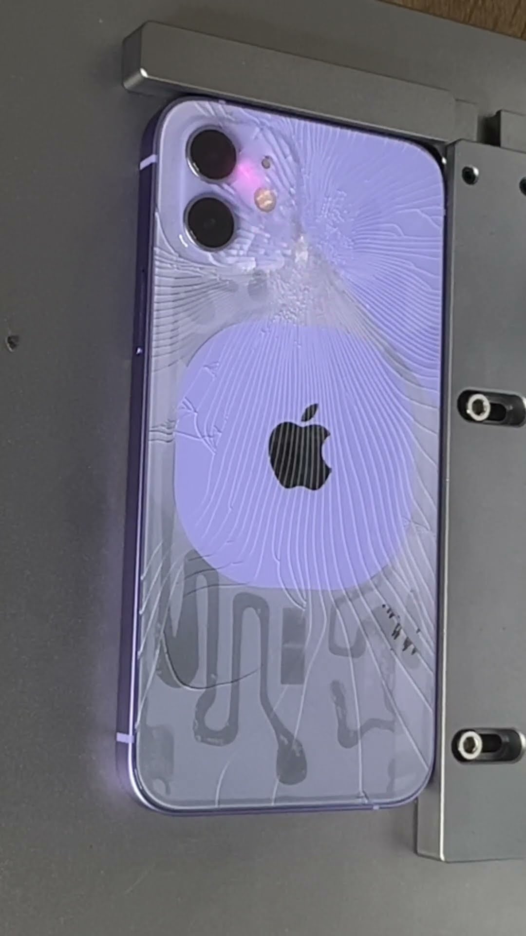iPhone 12の背面ガラスが割れてしまったら #shorts - YouTube
