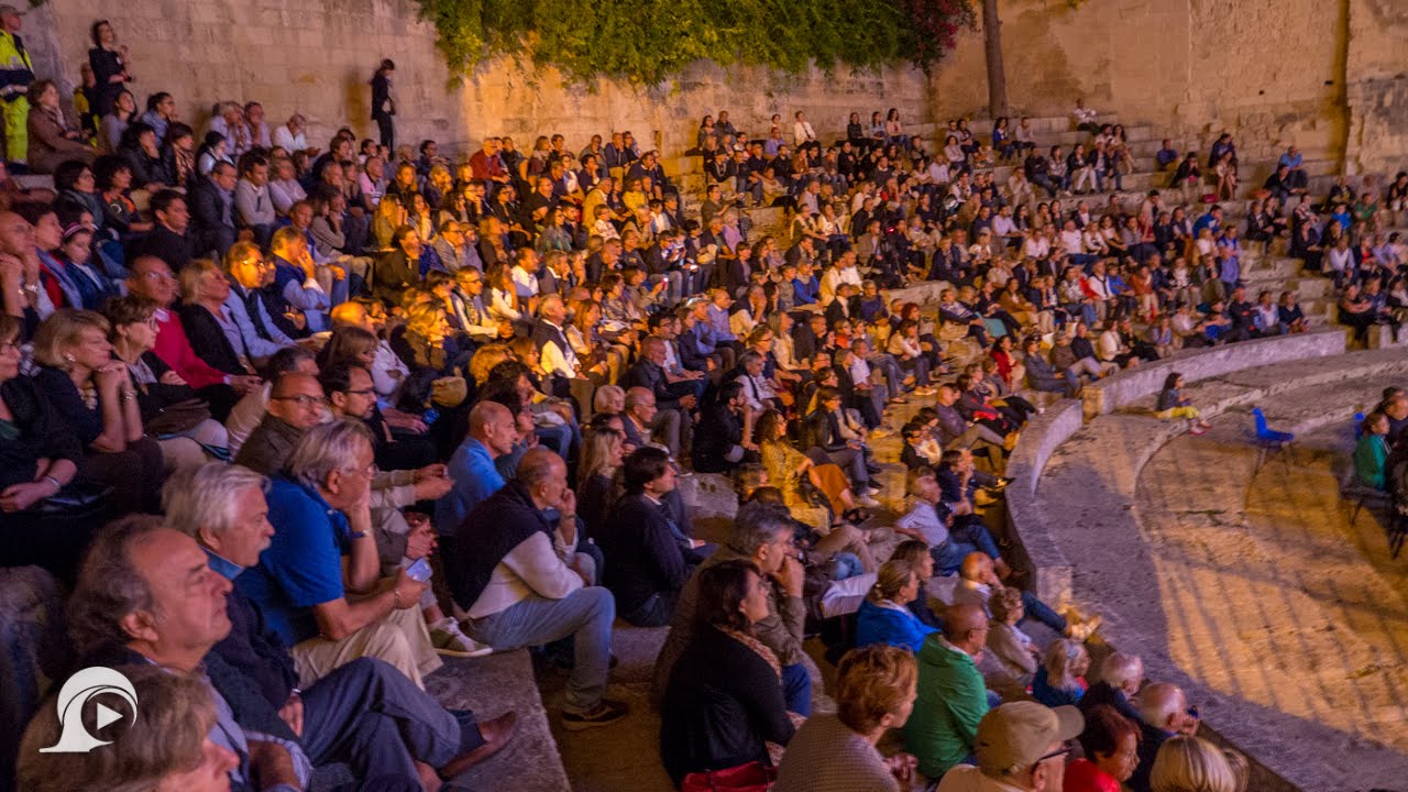 E la luna bussò. Le canzoni anni 70 al Teatro Romano di Lecce | InOnda WebTv