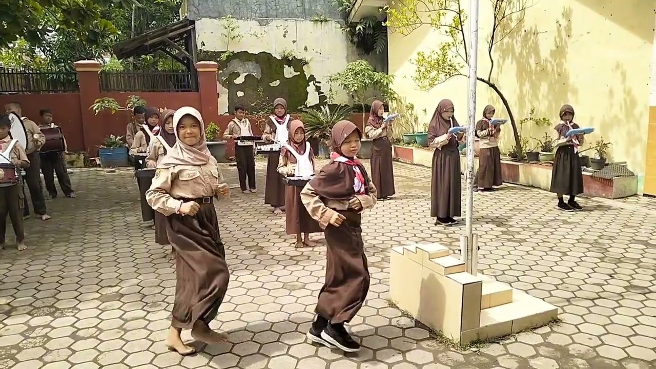 Yalal Waton Coover Drumband