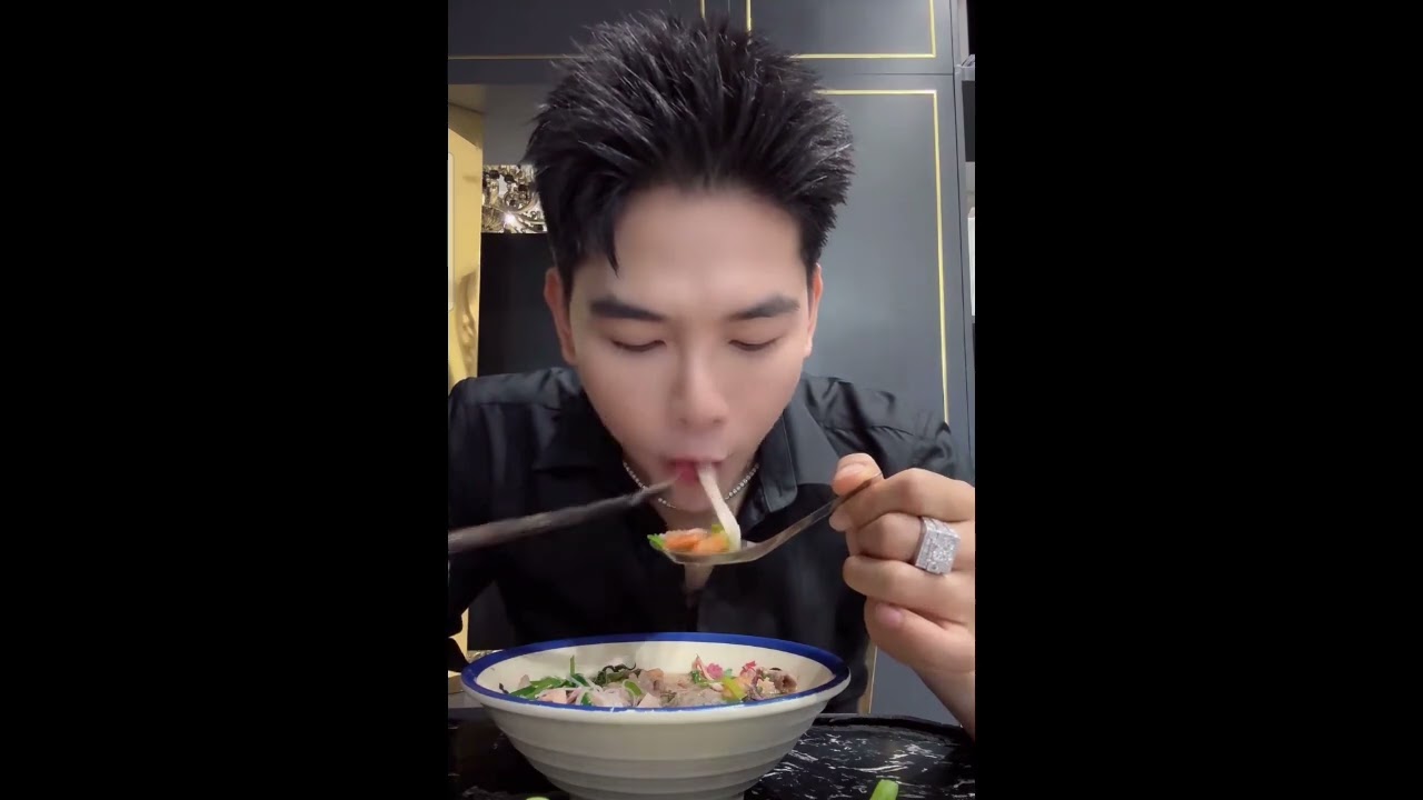 Thanh Đoàn cùng Hà Trí Quang quá tình cảm hạnh phúc