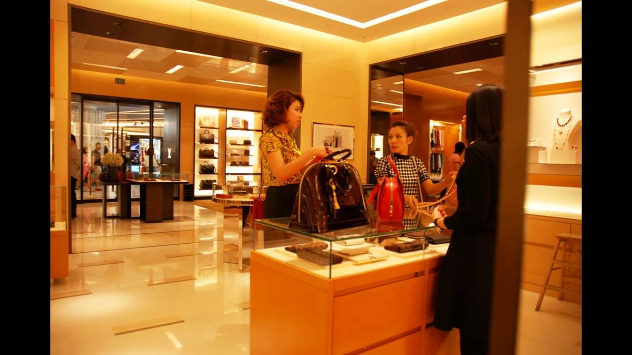 Luxury Retailers of Bangkok - Louis Vuitton Boutique at Siam Paragon - YouTube