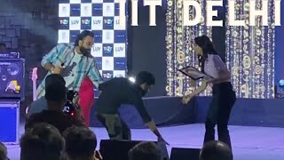 IITian touched Shraddha's feet in front of Bassi | IIT DELHI