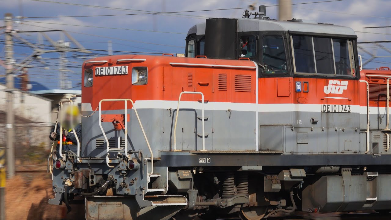 のんびりDE10の入換を眺める岡山貨物ターミナル（めっちゃ強風の快晴