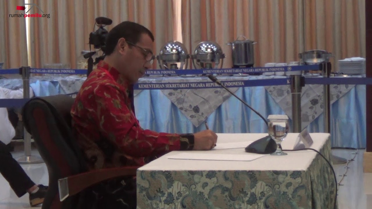 Seleksi Calon Hakim MK Umbu Rauta - YouTube