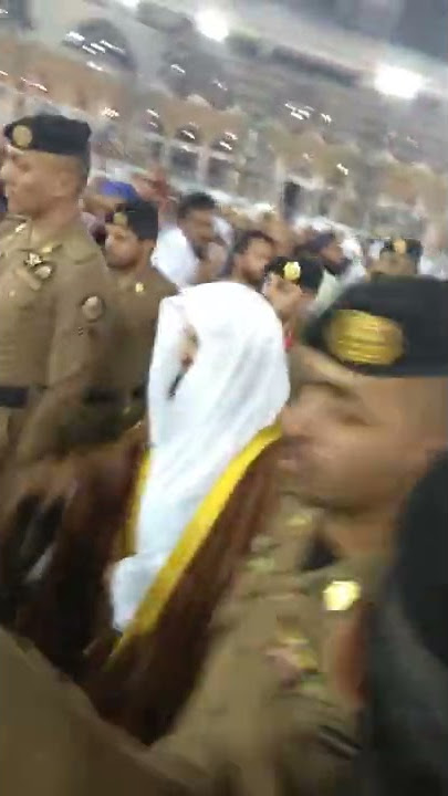 Syekh Abdurahman AsSudais menyapa jamaah di Masjidil Haram Mekkah