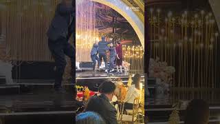 婚禮上親家和婆家四個人在舞台上熱舞,網友：你們是不是跳舞認識的