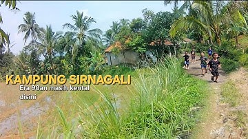 PERJALANAN Menuju desa tersembunyi dan indah Kampung Sirnagali di kelilingi Tarasering pesawahan 
