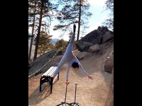 Girl Amazingly Does Contortion While Balancing Herself in Handstand Position - 1099911
