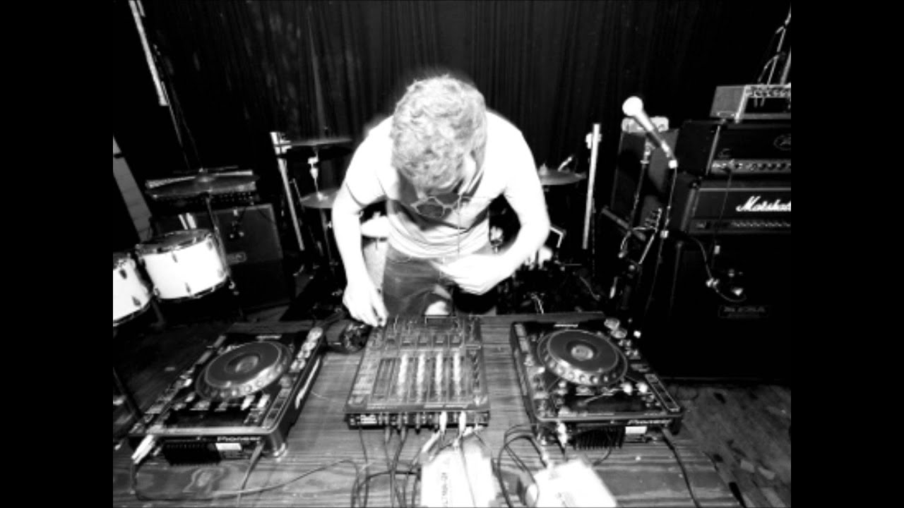 Fonik - Oblivion (Original Mix) auf YouTube ansehen Fonik - Oblivion (Original Mix) auf YouTube ansehen