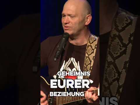 Ganzer Auftritt https://youtu.be/Oqowl-KUZQc?si=7LWIQ-HVFrWBgRCC Buch: DERUNGLAUBLICHEHEINZ(.)DE