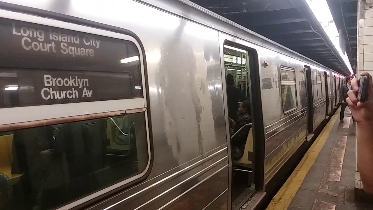 Queens Bound R68 G Train Leaving Hoyt-Schmerhorn Street With B Rollsign ...