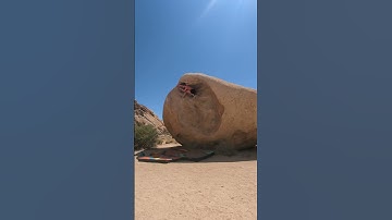 California Bouldering - Joshua Tree - The Womb V-easy