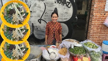 Chị gái bán bún măng vịt 25k tô đầy ắp khách đông nườm nượp ở vỉa hè Sài Gòn