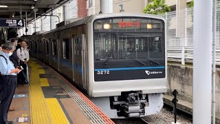 小田急3000形3272編成が当駅止まりの回送電車として静かに相模大野駅4番線を発車するシーン（回5202レ・A21運用）2024.5.31.14:16