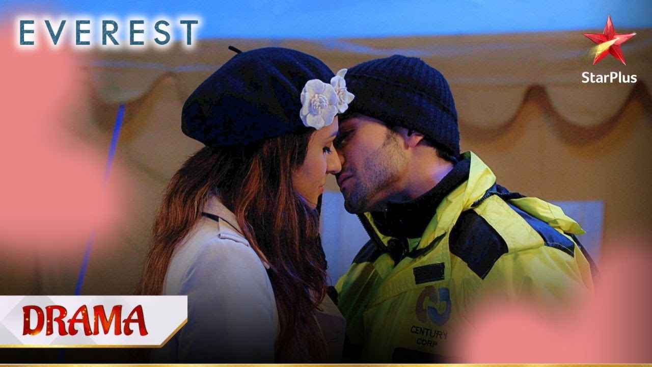 Arjun ne kiya Rina ko kiss! | Everest - YouTube
