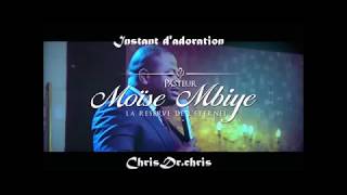 Adoration: couronné (audio) past. Moise Mbiye chords