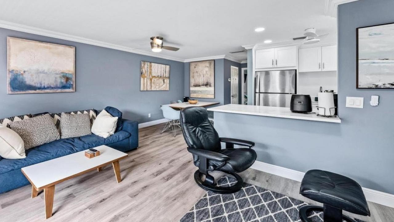 2600 SE Ocean Boulevard, Stuart, FL Presented by Diane Muscara.