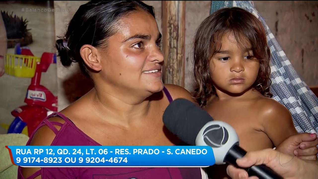 FAMÍLIA DE 18 PESSOAS QUE MORA EM BARRACO COBERTO COM LONA PRECISA DE AJUDA