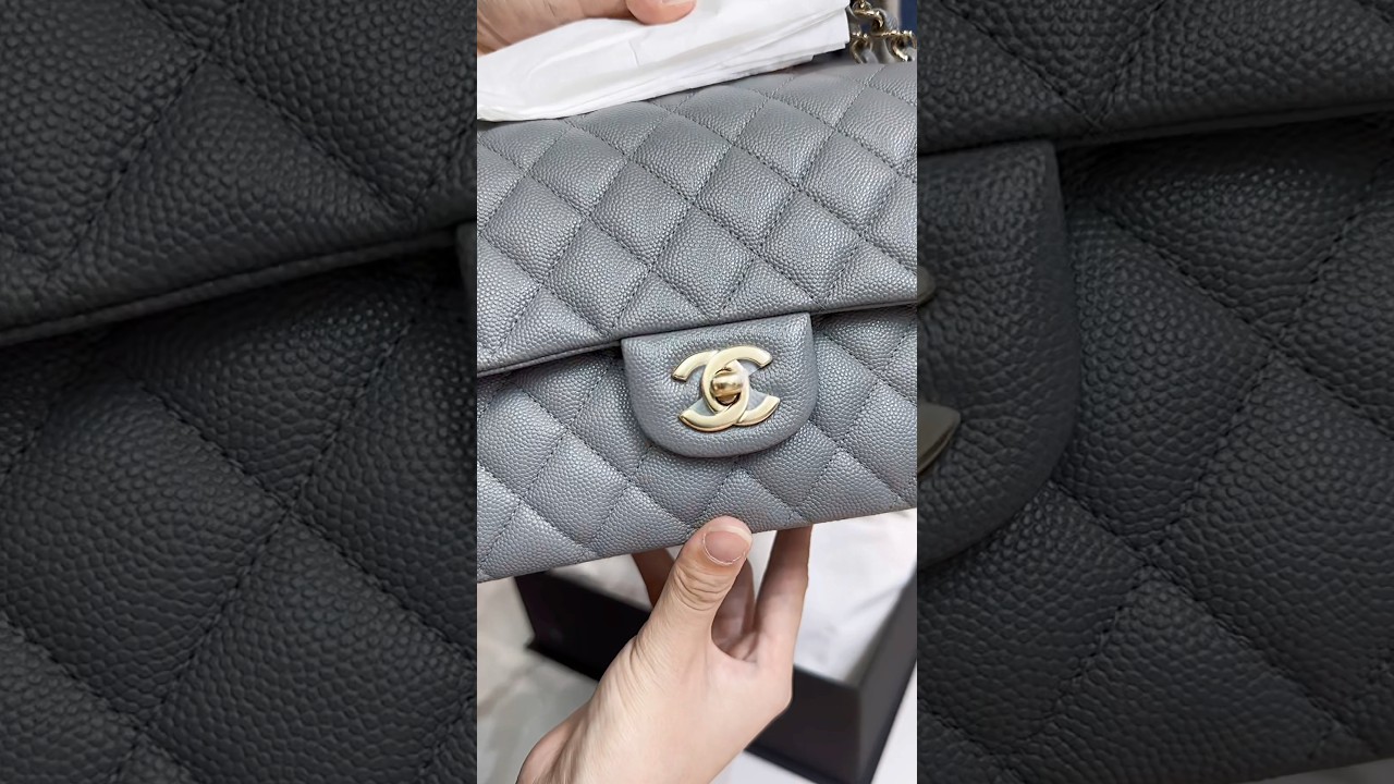 New Arrivals 20C Medium Classic Quilted Double Flap Bag LGHW 