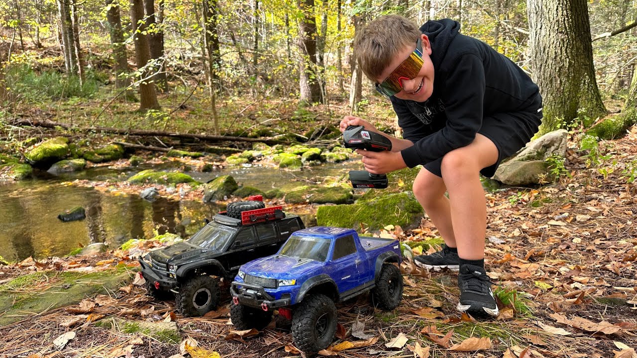 Запуск наших радиоуправляемых грузовиков в лесу