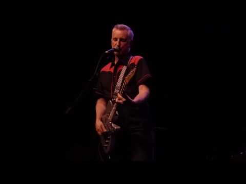 Billy Bragg - A new England - tribute to Kirsty MacColl and her mom