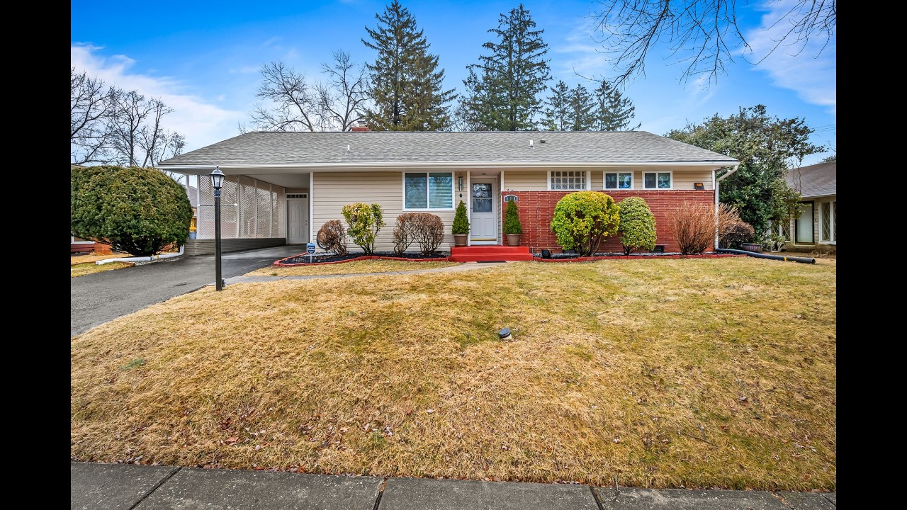 624 Fairway Drive in Knollwood near Towson University