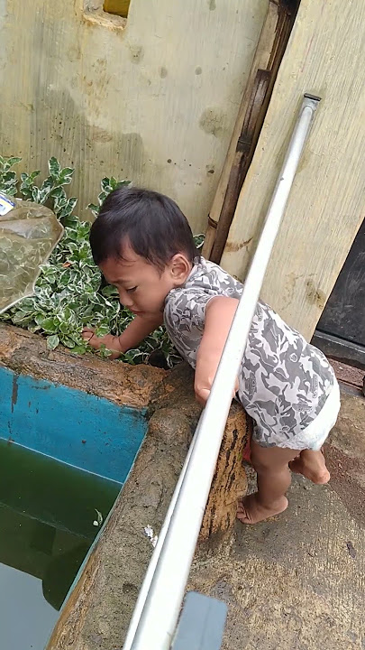 detik detik balita jatuh ke kolam lele #balita #short