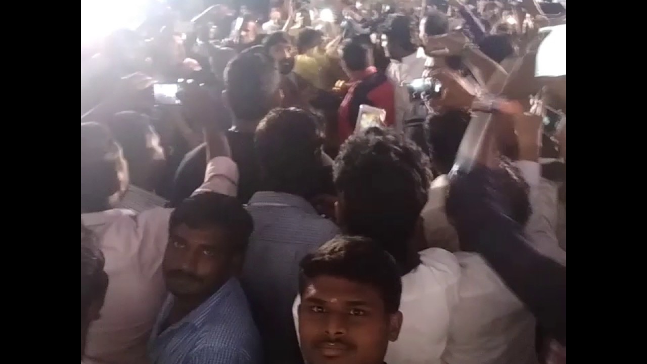 Dhanush watching kodi teaser