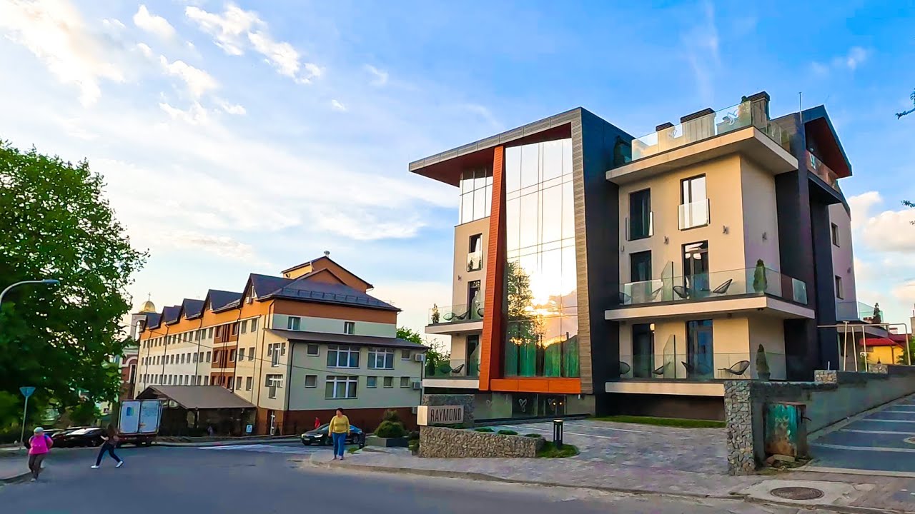 ТРУСКАВЕЦЬ 2024 | Сучасні готелі, ціни та послуги! Вечірня прогулянка курортом! 4к |