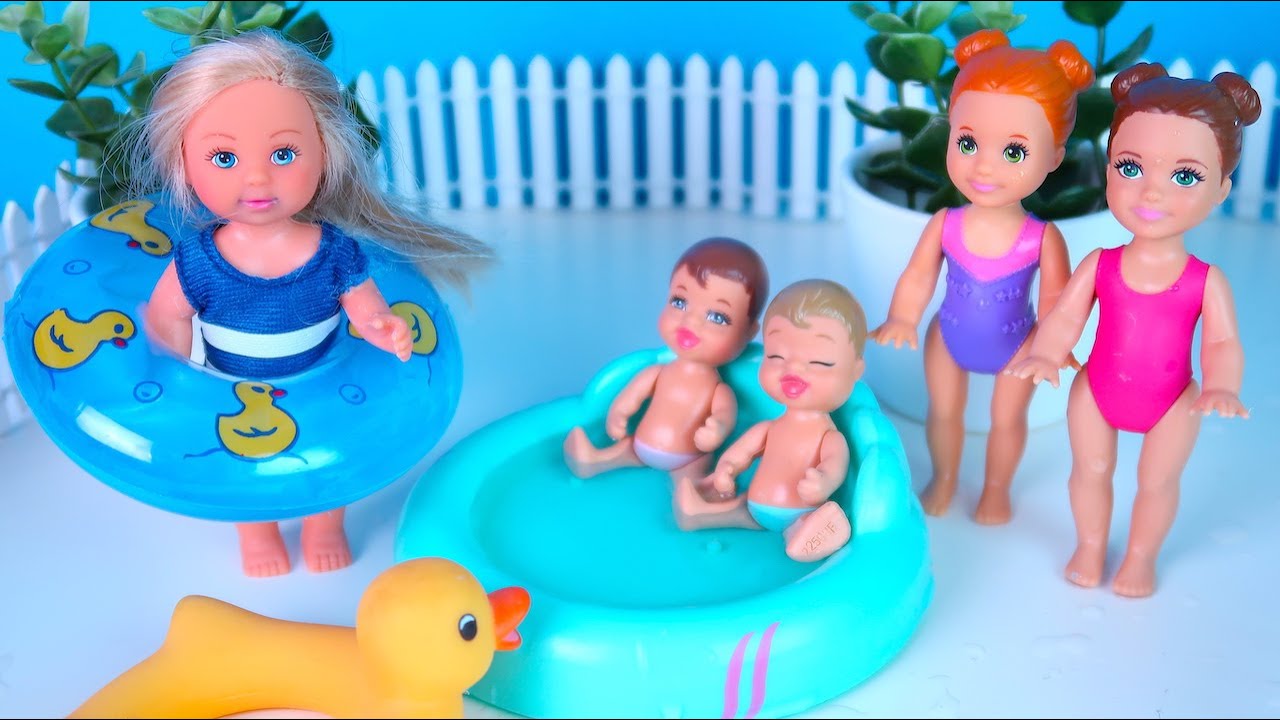 ЭВИ ПРОГНАЛИ В ЛЯГУШАТНИК Мультики Барби в Бассейне Куклы Игрушки Для девочек IkuklaTV