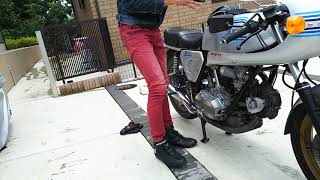 ドゥカティ 900SS キック２回