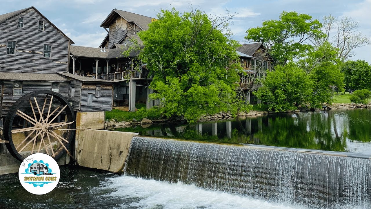 🏞️ Exploring Pigeon Forge, Gatlinburg & the Great Smoky Mountains: Your Ultimate Travel Guide 🚗✨