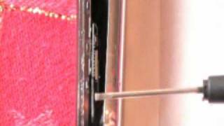 iPod Touch 1G Battery Replacement By Amateur (Part 1/2)