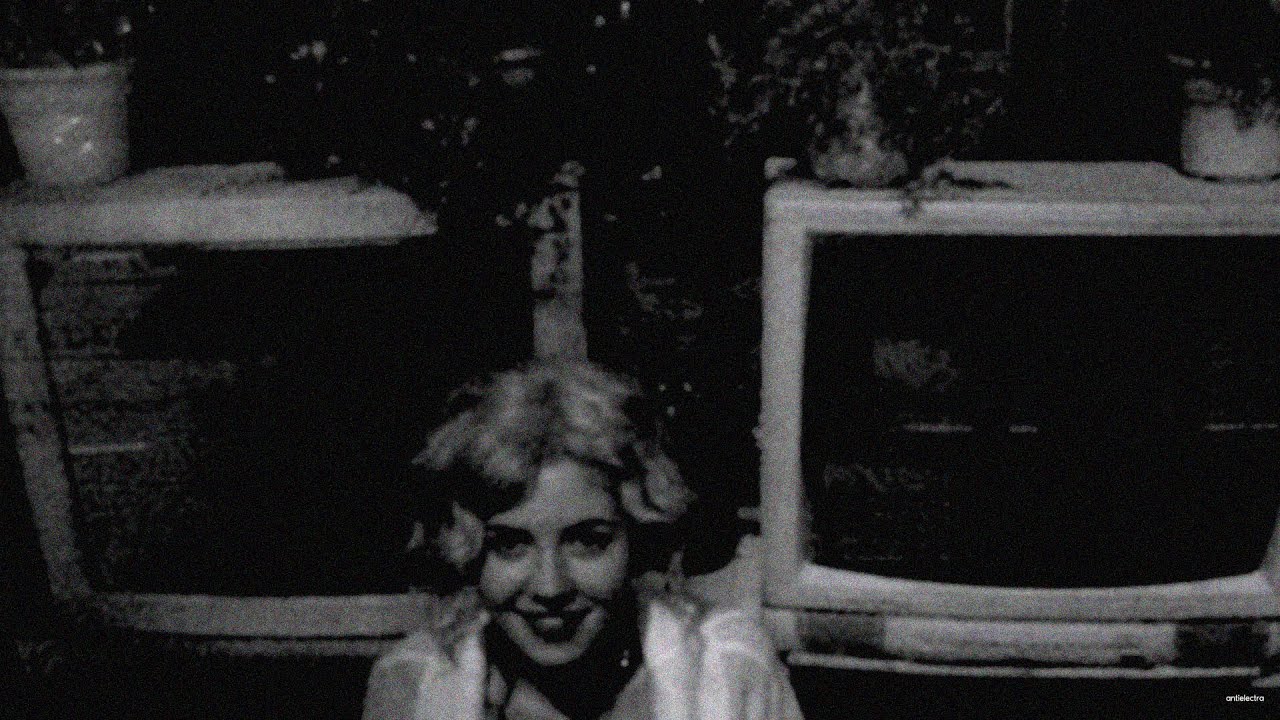 Marina and the Diamonds - Living Dead (Panic! at the Disco Remix/Mashup)