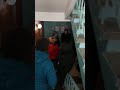 SOS! Вооруженные лица взламывают дверь, чтобы выкинуть семью с несовершеннолетними на улицу