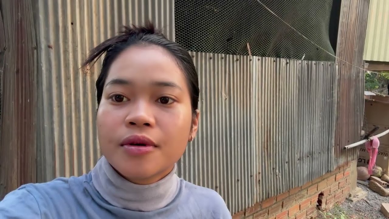 Cooking up a pot of traditional Samlor Kako today!