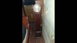 Servicing a 1930s Sessions Granddaughter clock