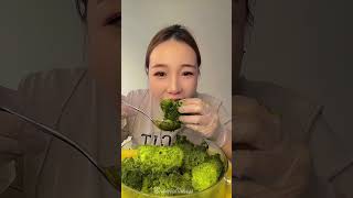 Asmr Qian Soft Crunchy Chunky Crispy Refrozen Dry Powdery Matcha Powder Ice Chunks