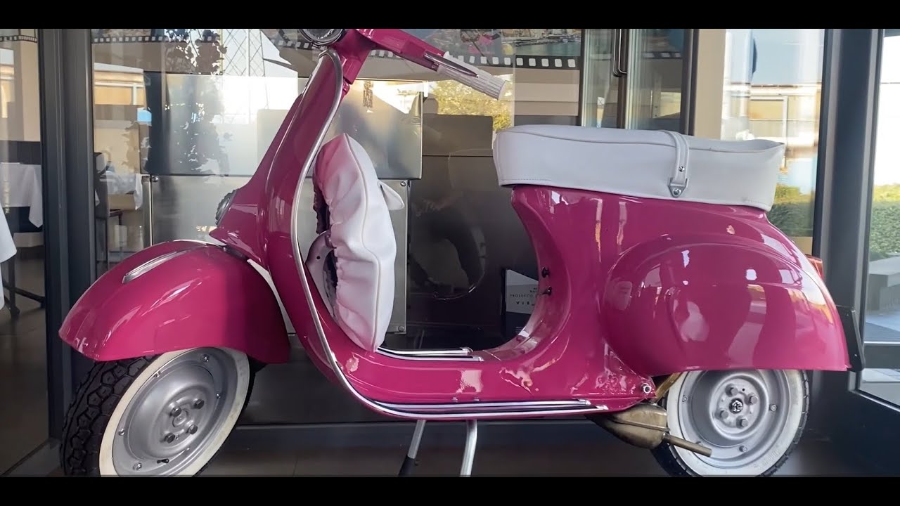 IL BOSS DELLE VESPE - UNA ROSA SHOCKING! - YouTube