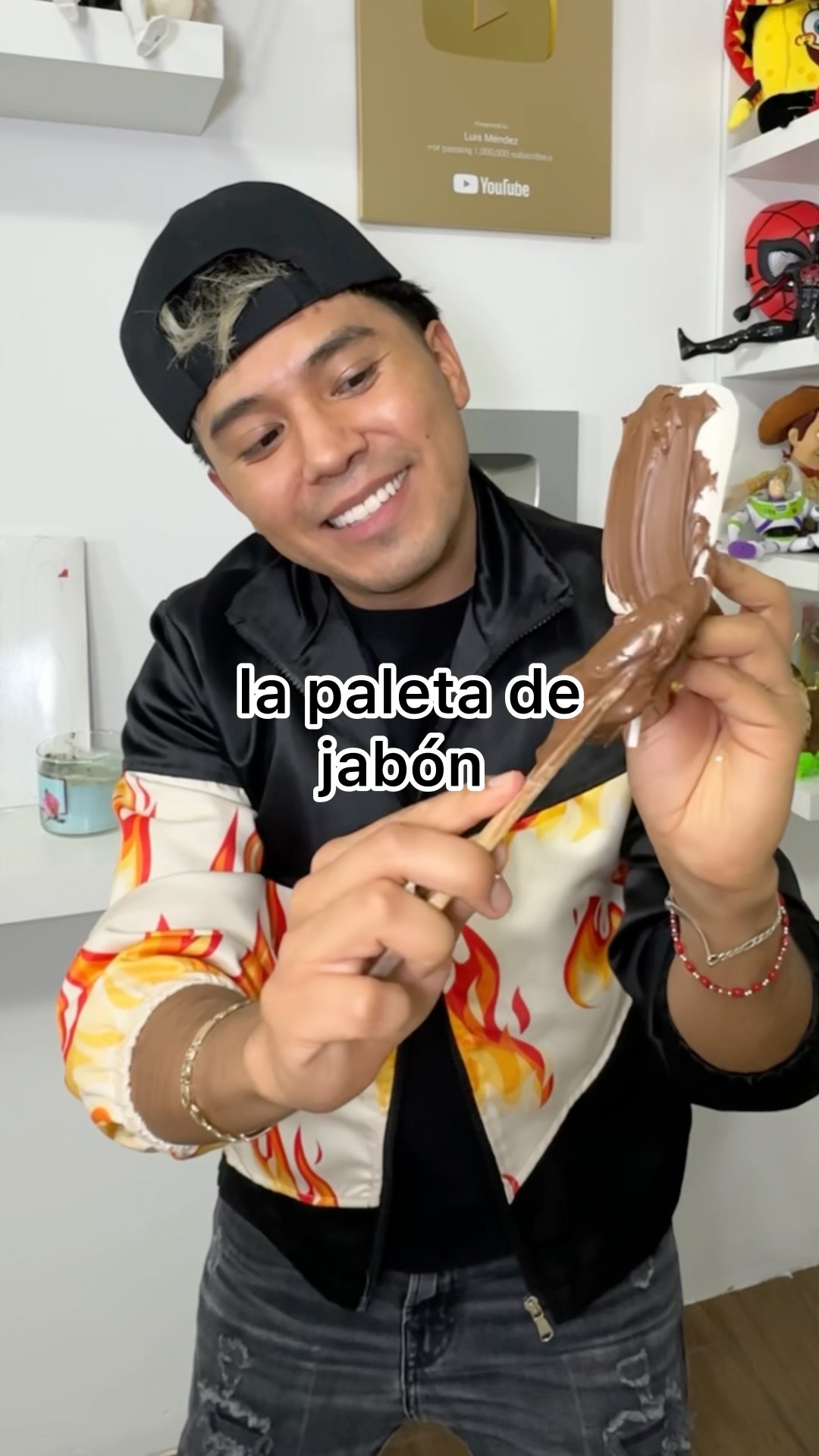 BROMA CON PALETA DE JABÓN #shorts
