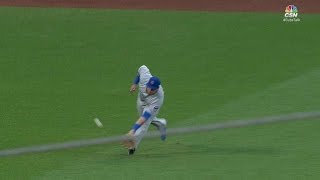 CHC@NYM: Schwarber hustles in to snag Flores' liner