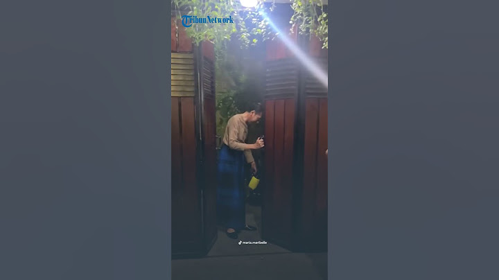 VIRAL Rumah Jokowi Kini Jadi 'Destinasi Wisata' di Solo, Bukakan Gerbang & Sapa Warga Pakai Sarung