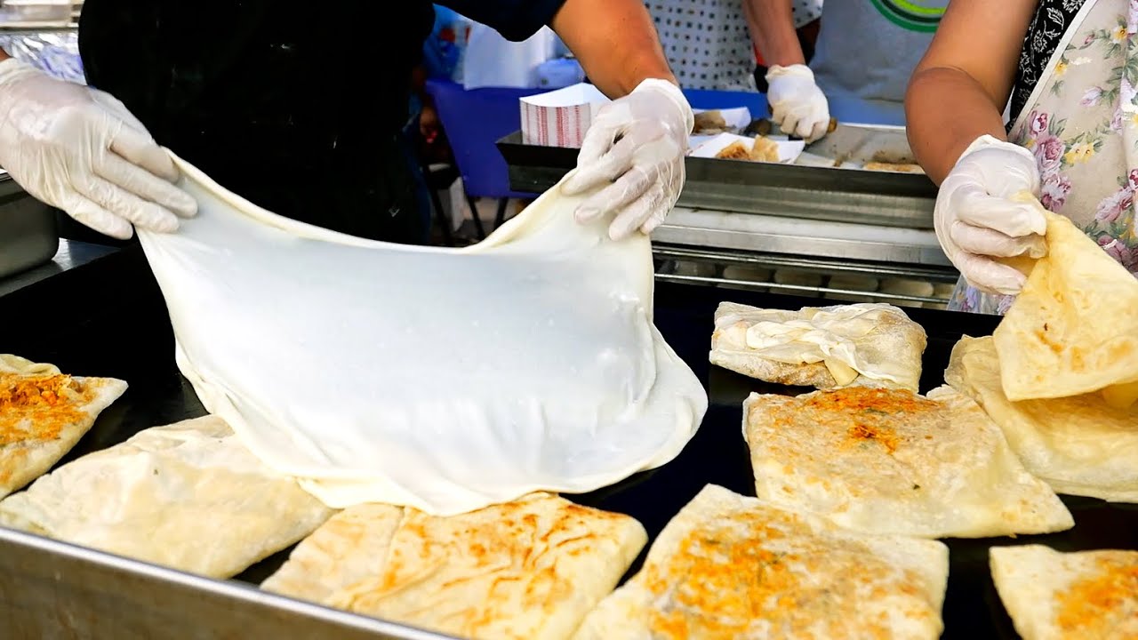 American Street Food - ASIAN BUNS AND BURMESE CHICKEN CURRY PARATHA Queens Night Market NYC | Travel Thirsty
