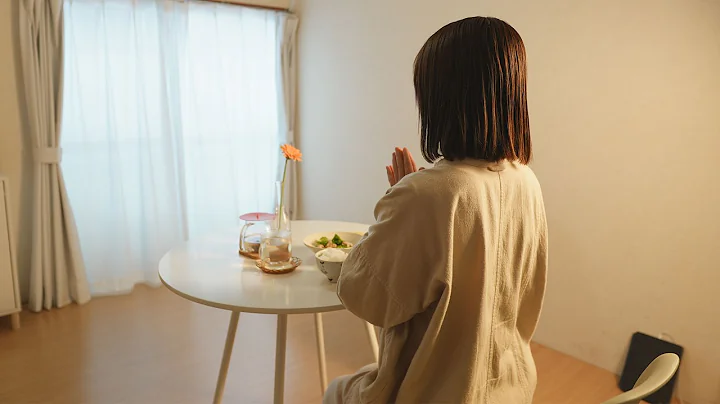 A Minimalist Woman Living Alone in Japan’s Hidden Village thumbnail