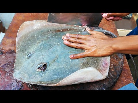 Malaysian Street Food - STINGRAY CURRY Kota Kinabalu Seafood Malaysia