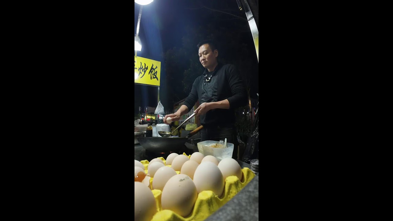 Enjoying delicious food - 纵览美食直播