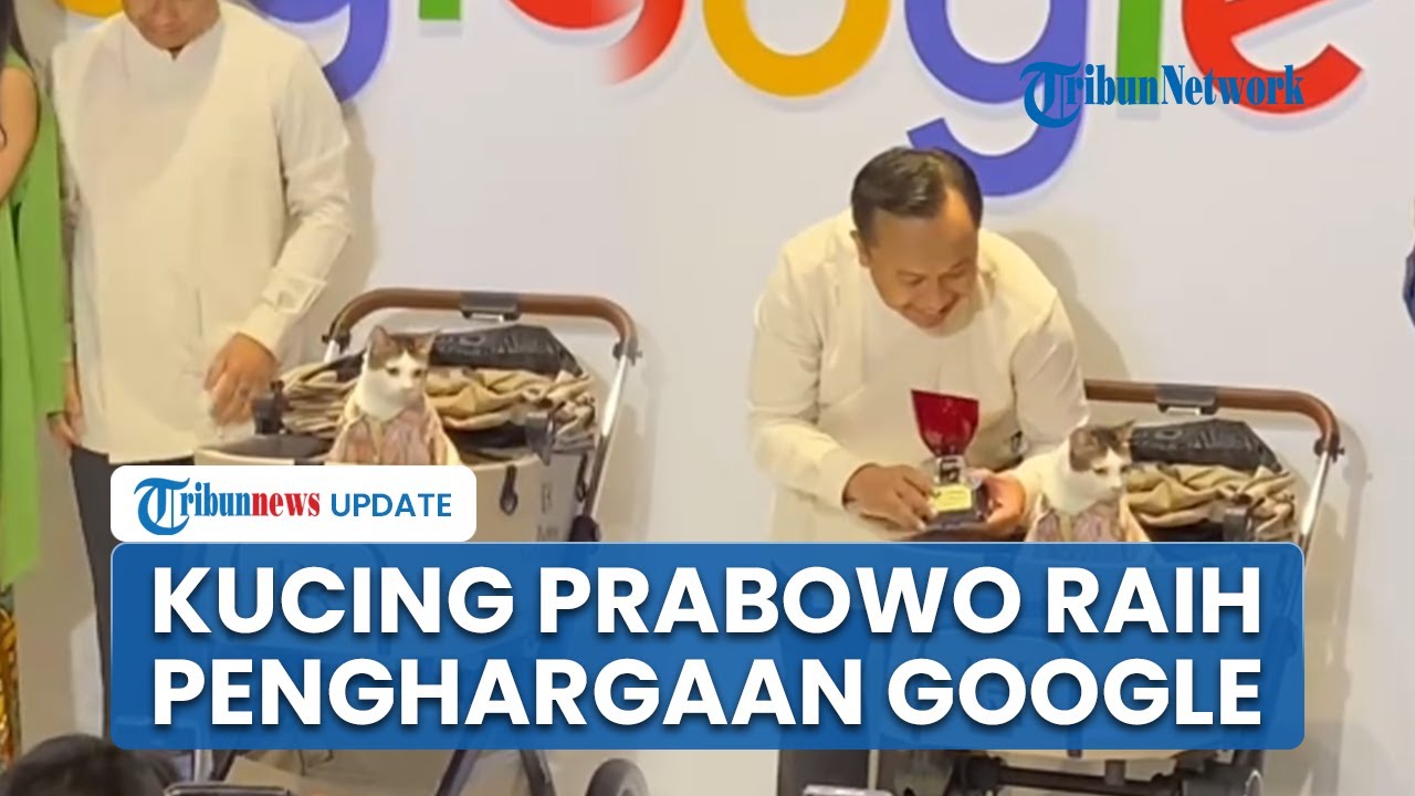 Gaya Bobby Kertanegara saat Terima Penghargaan Top Trending Search, Pakai Batik & Naik Pet Stroller