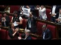 Ricciardi infiamma l’Aula: “Chi combatte davvero la mafia non difende Delmastro”